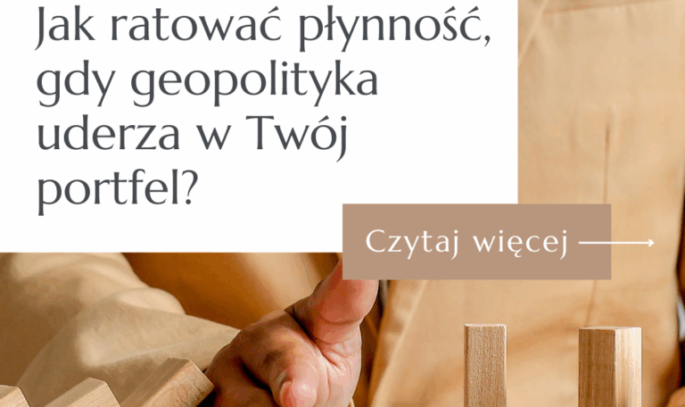 Mężczyzna w marynarce zatrzymuje dłonią upadające drewniane klocki domina. Na obrazku napis: Jak ratować płynność, gdy geopolityka uderza w Twój portfel?