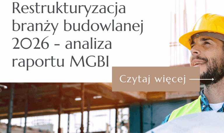 Uśmiechnięty inżynier w żółtym kasku i kamizelce odblaskowej analizuje plany budowlane na tle powstającej konstrukcji.