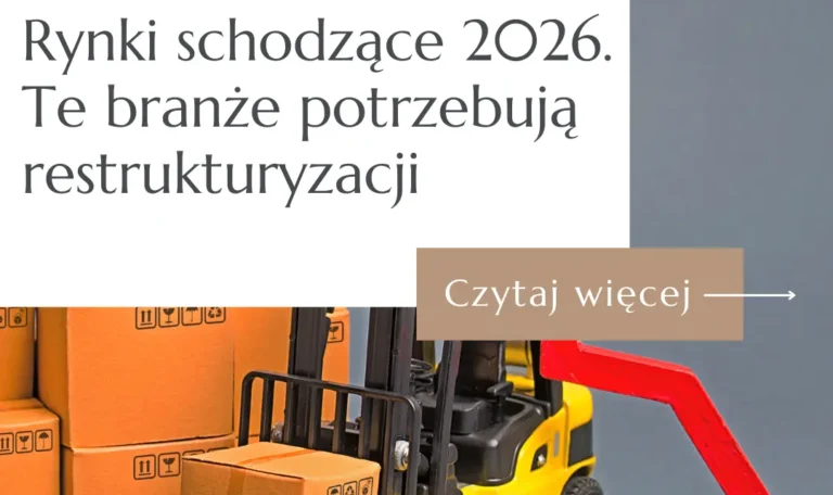 Wskaźnik Rynków Schodzących 2026. Miniaturowy żółty wózek widłowy z kartonem, model samolotu i czerwona strzałka spadkowa trendu.
