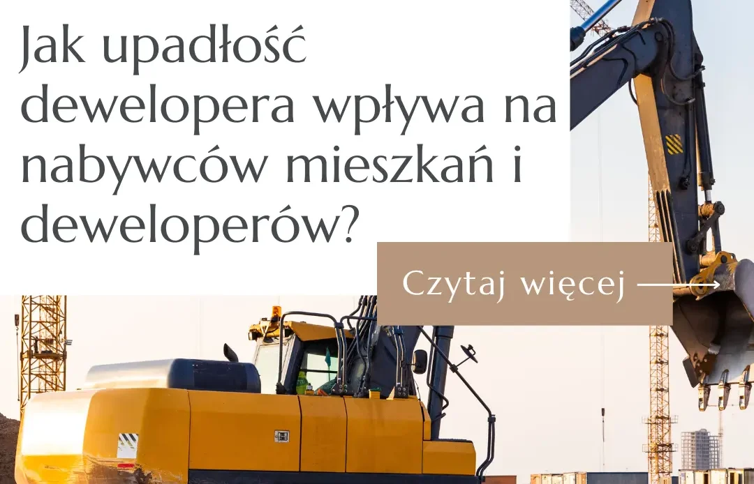 Żółta gąsienicowa koparka na placu budowy przed powstającym budynkiem mieszkalnym - grafika o upadłości dewelopera w 2026 roku.