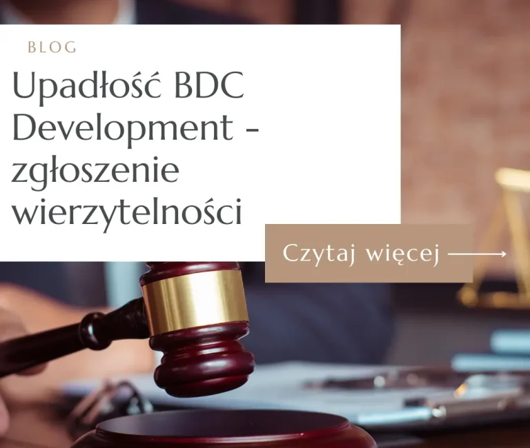Młotek sędziowski na grafice dotyczącej upadłości BDC Development i zgłoszenia wierzytelności
